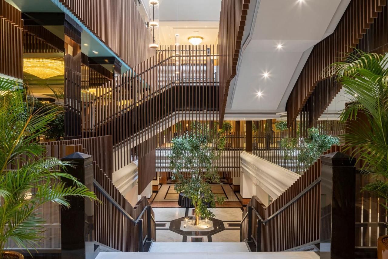 Melia Milano Hotel Exterior photo The staircase at the hotel